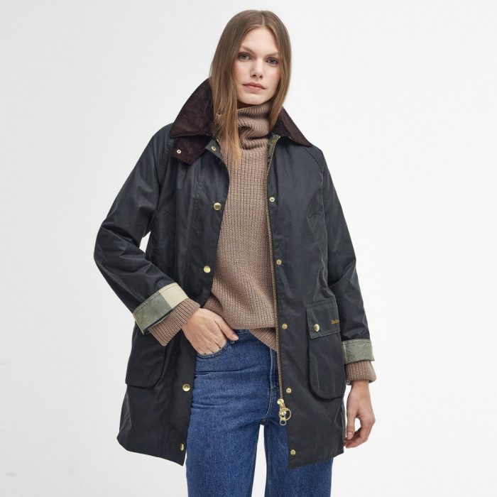 A Guide to Women's Waxed Cotton Coats: A Style & Durability Deep Dive