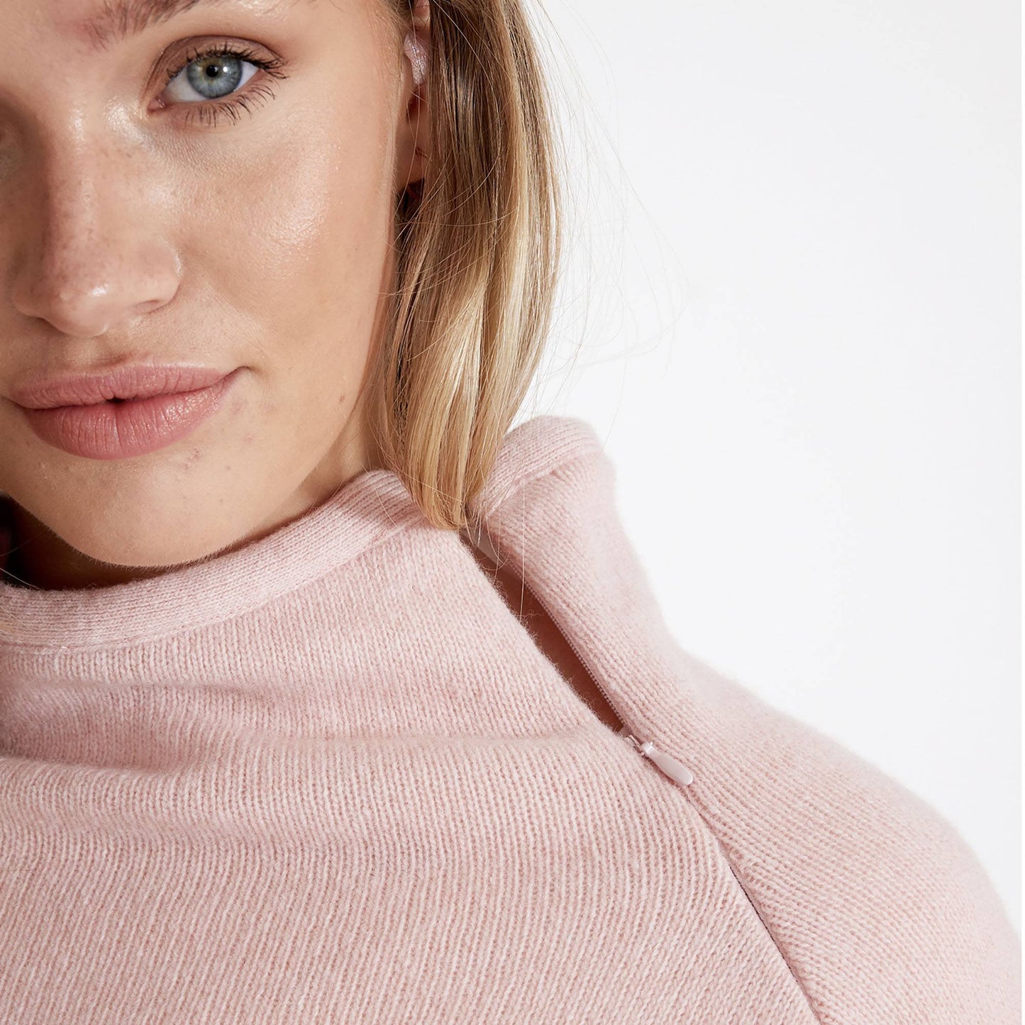 Martina Windproof Sweater
