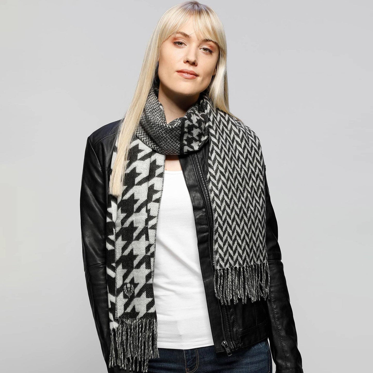 Cashmink Houndstooth Scarf