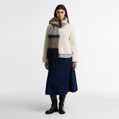 Isla Tartan Boucle Scarf